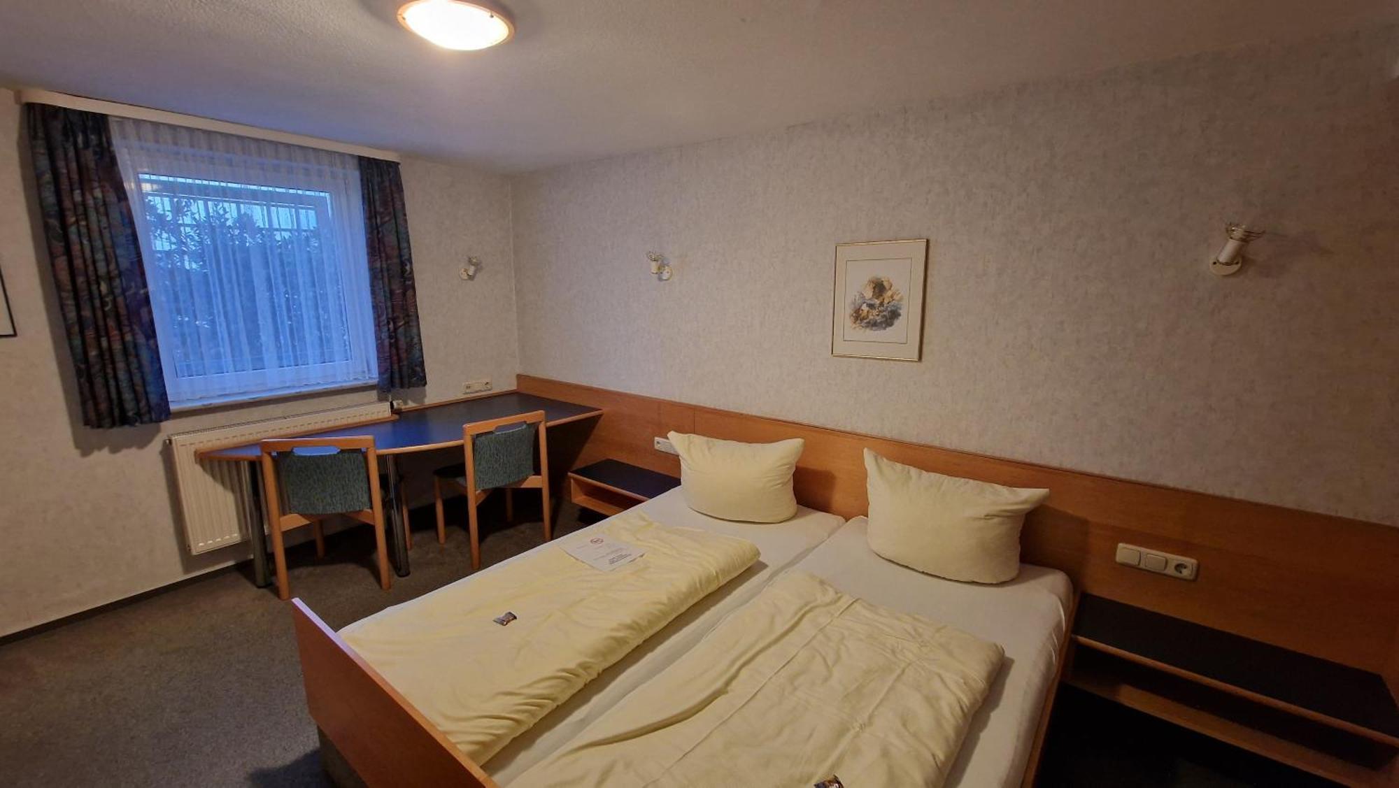 Schwarzer Adler - Hotel Garni Ipsheim Habitación foto