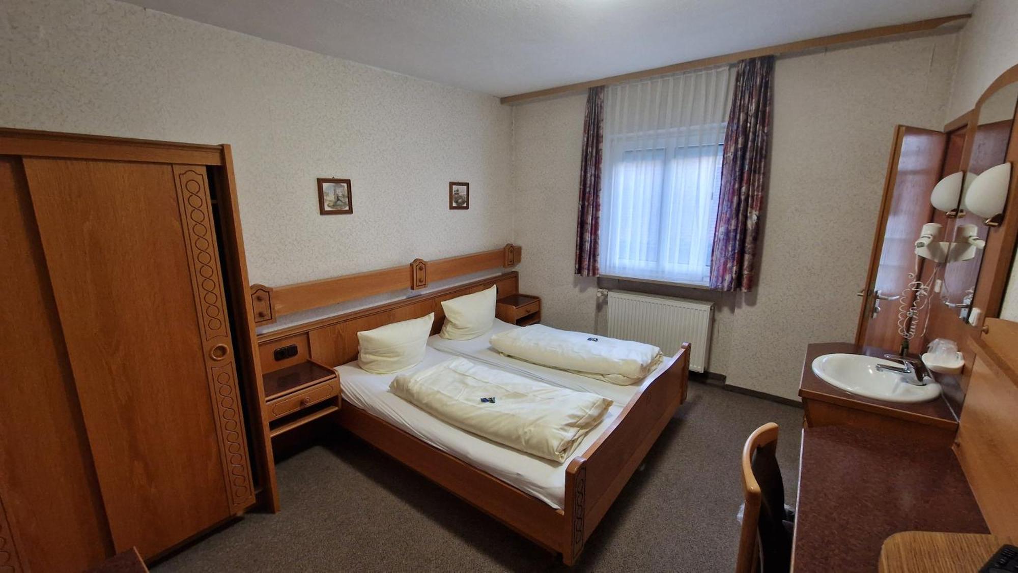 Schwarzer Adler - Hotel Garni Ipsheim Habitación foto