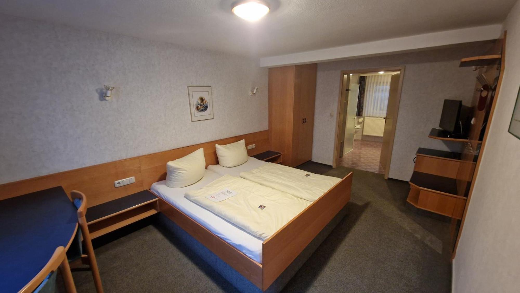 Schwarzer Adler - Hotel Garni Ipsheim Habitación foto