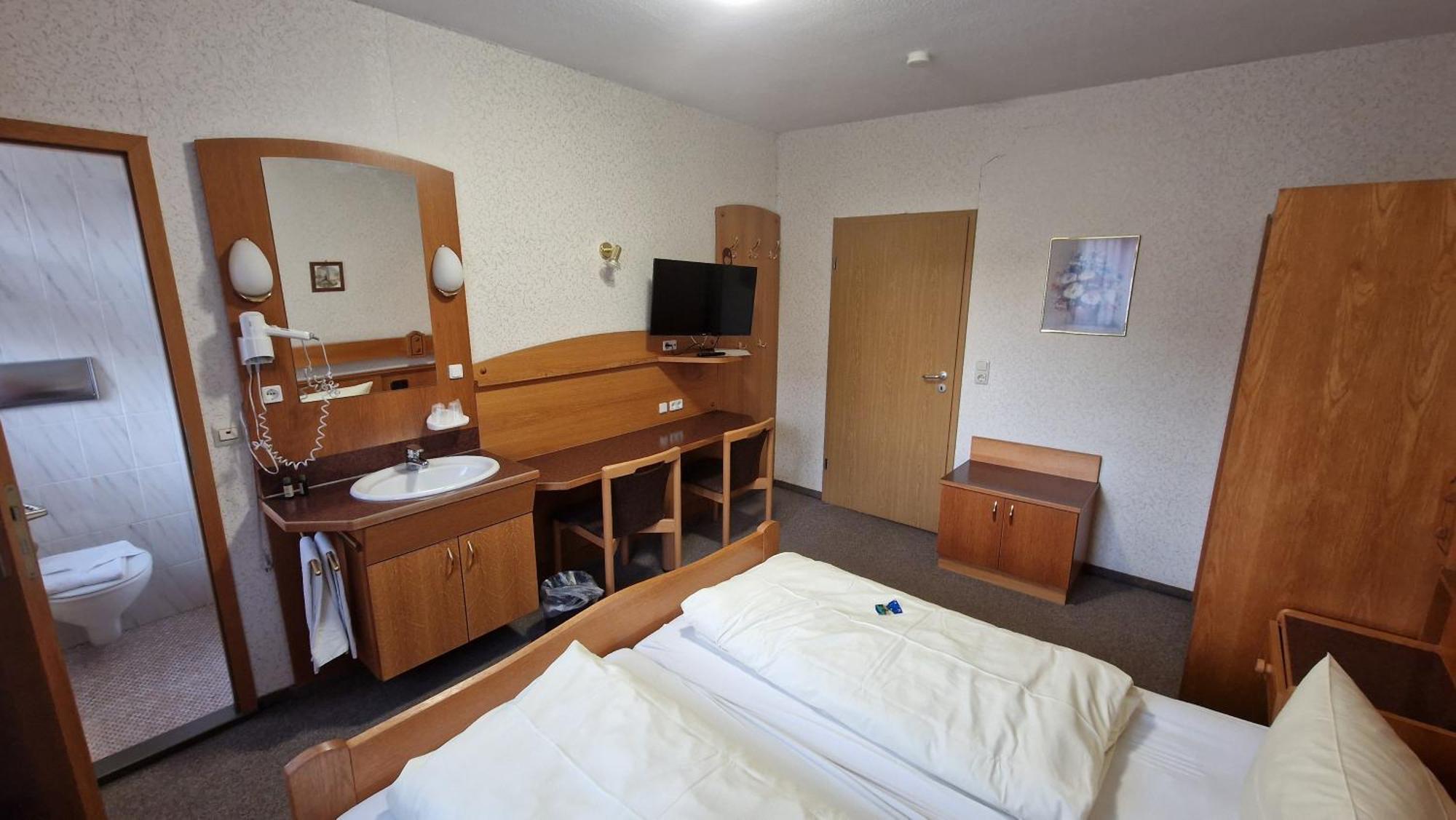 Schwarzer Adler - Hotel Garni Ipsheim Habitación foto
