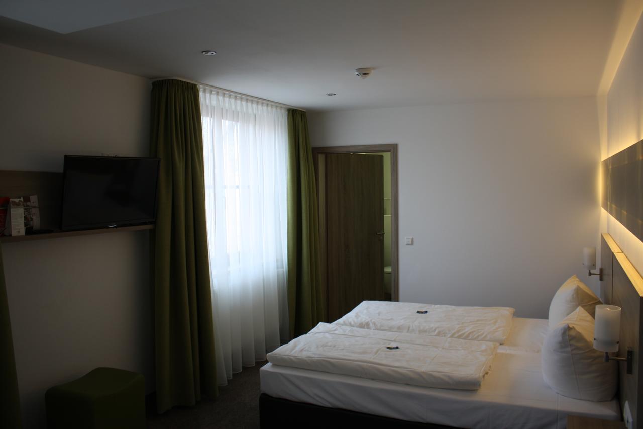 Schwarzer Adler - Hotel Garni Ipsheim Habitación foto